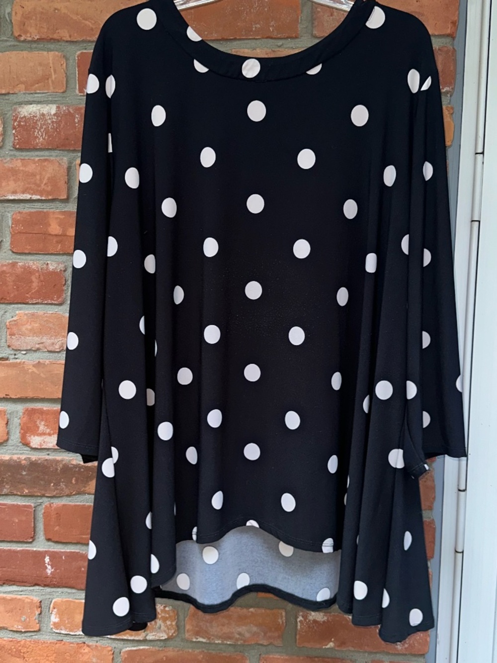 Anne Klein Women’s Polka Dot Sharkbite Top ~ 3X